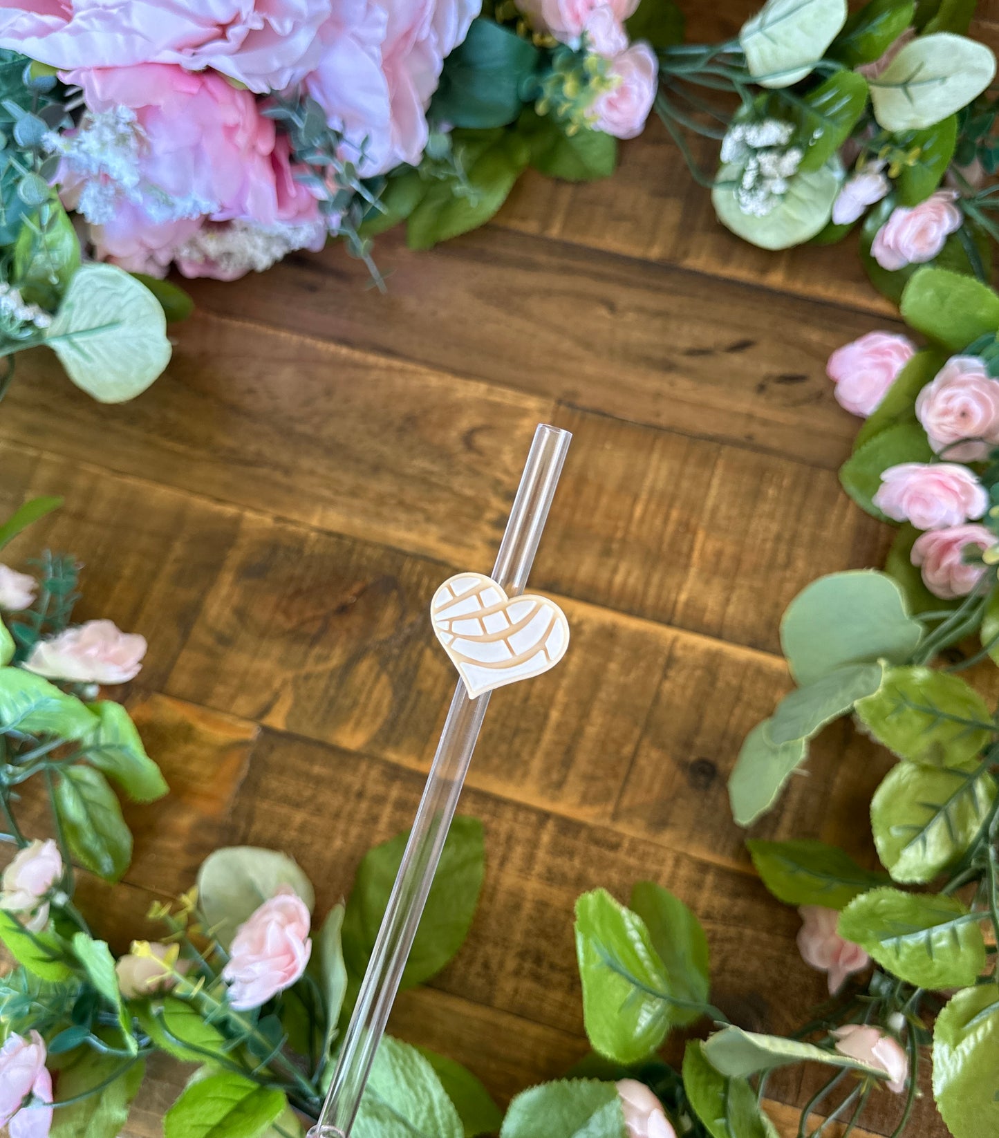 Heart White Concha Straw Topper